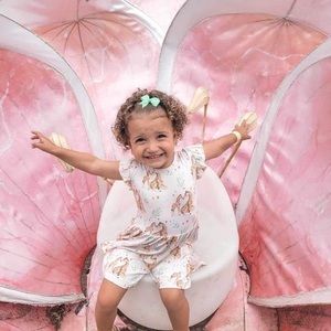 Meet your Posher, Dot